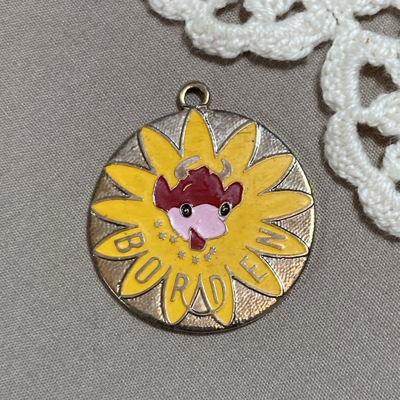 Vintage Borden Elsie The Cow Pendant - Picture 1 of 4